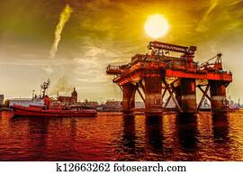 Towing Oil Rig Towing Oil Rig