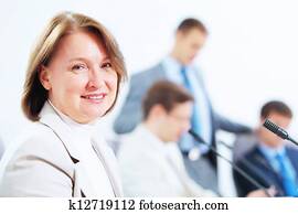 vier, businesspeople, an, versammlung