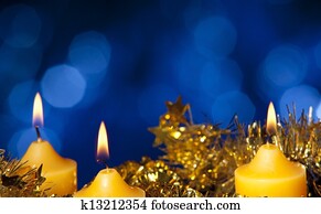 Weihnachten Kerze Stock Bilder | 1000+ Weihnachten Kerze Fotos | Fotosearch