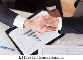 zwei, geschäftsmenschen, handgeben