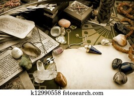 עדיין חיים, עם, אזוטרי, אוביקטים