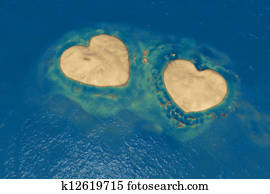 שני, צורה של לב, איים