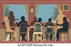 정찬을 먹고 있는 가구