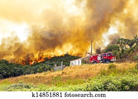 巨大 山火事 脅す 家 中に ポルトガル ストックイメージ K Fotosearch