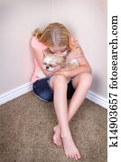 adolescente, abraçando, cão, em, canto