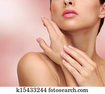 beleza, mulher, mãos, com, saúde, pele, ligado, fundo cor-de-rosa