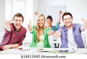 estudiantes, actuación, pulgares arriba, en, escuela