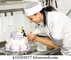 Kuchen Dekorieren Fotos | 1000+ Kuchen Dekorieren Bilder | Fotosearch