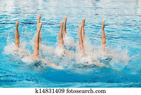 natação sincronizada