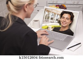 sieviete, pa, virtuve, using, laptop, online, dating, kratīšana