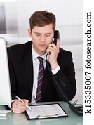 איש עסקים, לדבר בטלפון, ב, משרד