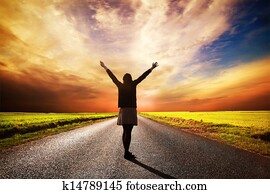 אישה שמחה, לעמוד, ב, דרך ארוכה, ב, שקיעה