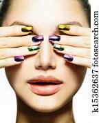 גזור, ו, make-up., מסמר, art., יופי, אישה, עם, צבעוני, ציפורניים