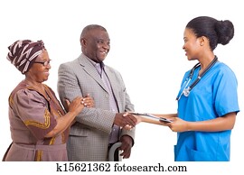 afrikanisch, krankenschwester, hand erschütterung, mit, älter, patient