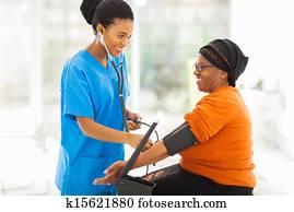 afrikanisch, krankenschwester, prüfung, ?lter, patienten, blutdruck afrikanisch, krankenschwester, prüfung, ?lter, patienten, blutdruck