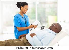 afrikanische frau, doktor, beraten, älter, patient