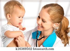 bebê, em, doutor, pediatrician., doutor, escuta, para, coração, com, um, estetoscópio