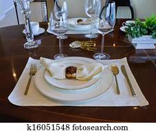 Table Setting Photos | Our Top 1000+ Table Setting Stock Images