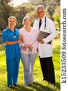 medizinisches personal, und, älter, patient, draußen