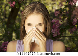 mulher jovem, com, alergia