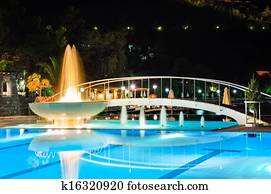 השקה, צרף, ו, מזרקה, בלילה