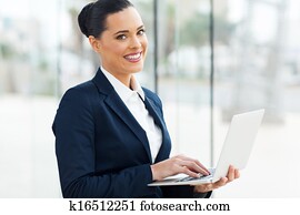 mooi, zakendirecteur, gebruikende laptop