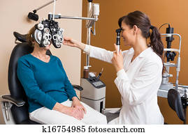 optometrist, examinando, sênior, mulher, olhos