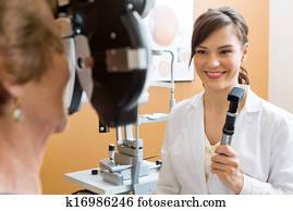 optometrist, examinando, sênior, mulher, olhos