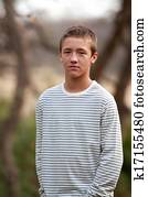 triste, adolescente, ao ar livre