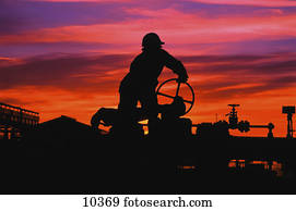 שמן וגז, עובד