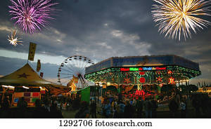 fogos artifício, em, um, parque divertimento