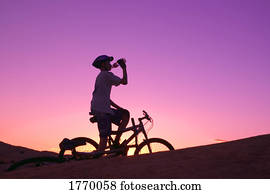 adolescente, ligado, bicicleta