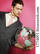 joven, hombre de negocios, con, globo, en, mano