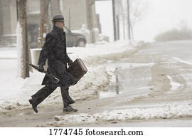 andar homem, em, inverno, tempo