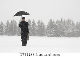 homem negócios esperando, em, a, neve