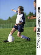 menina, futebol jogando
