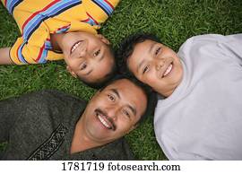 pai, e, duas crianças