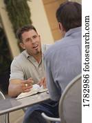 homens, tendo, um, discussão