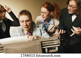 frustrado, ambiente trabalho