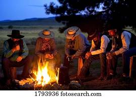 grupo, de, vaqueiros, ao redor, um, campfire