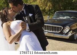 novia y novio, besar