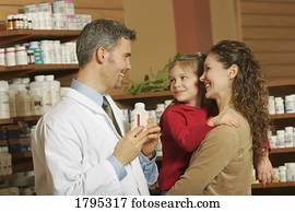 mãe, falando, com, um, farmacêutico