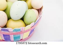 ovos páscoa, em, um, cesta