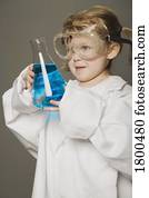 menininha, em, óculos segurança, segurando, beaker