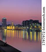 a, alfândega, e, liberdade, corredor, ligado, a, rio liffey, em, dublin, irlanda