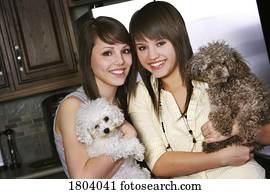 irmãs, com, filhotes cachorro