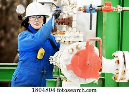 mulher, trabalhar, um, caldeira, sistema