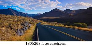 vista panoramic, de, foothills, estrada, com, montanhas