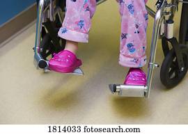 criança, em, hospitalar, cadeira rodas