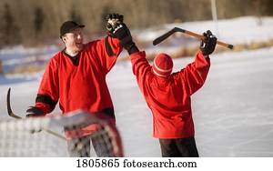 pai, jogando hockey, com, filho